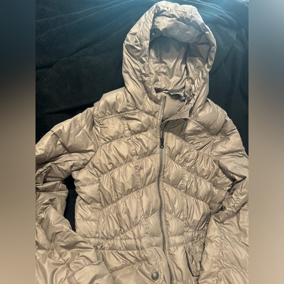 Athleta uptown down hooded puffer jacket size S pre owned - Picture 8 of 9